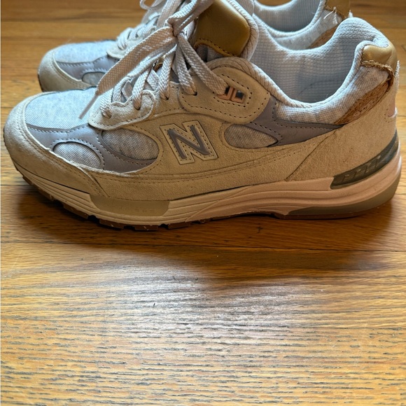 New Balance 992 MiUSA women’s 9 raw silk Sneakers - Picture 2 of 7